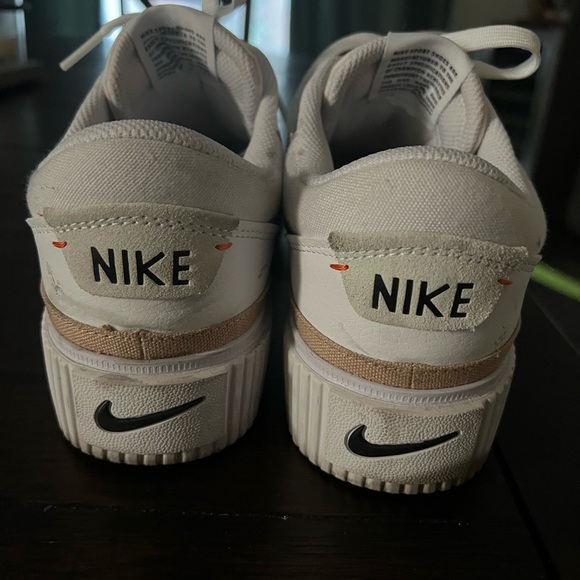 Nike White and Black Low-Top Sneakers - Picture 3 of 4